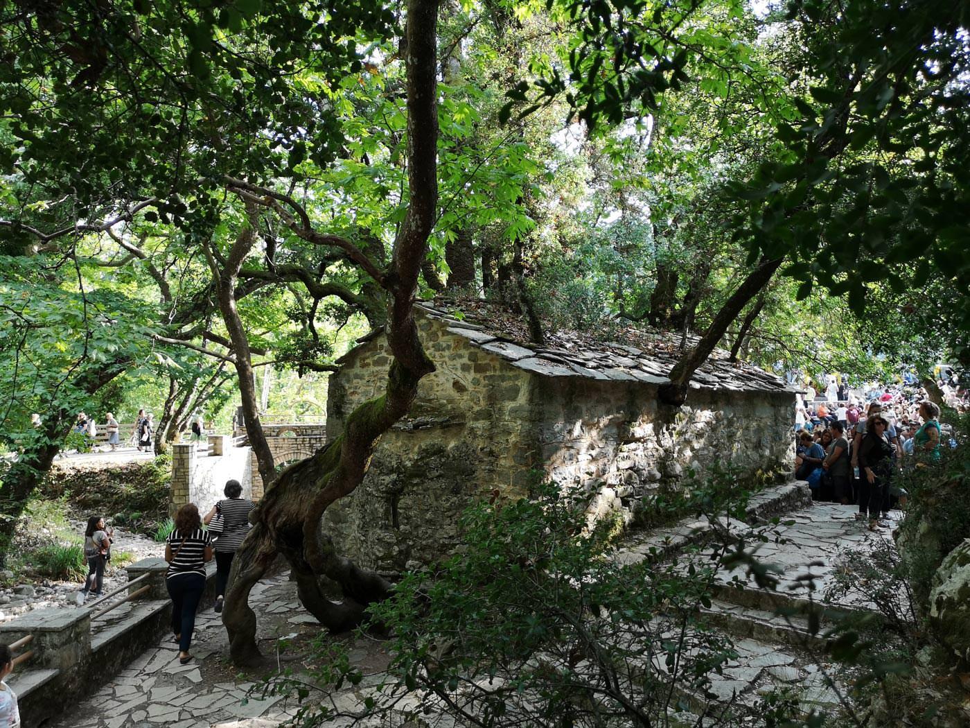 εκκλησάκι Αγία Θεοδώρα 17 πλατάνια Βάστα Αρκαδίας