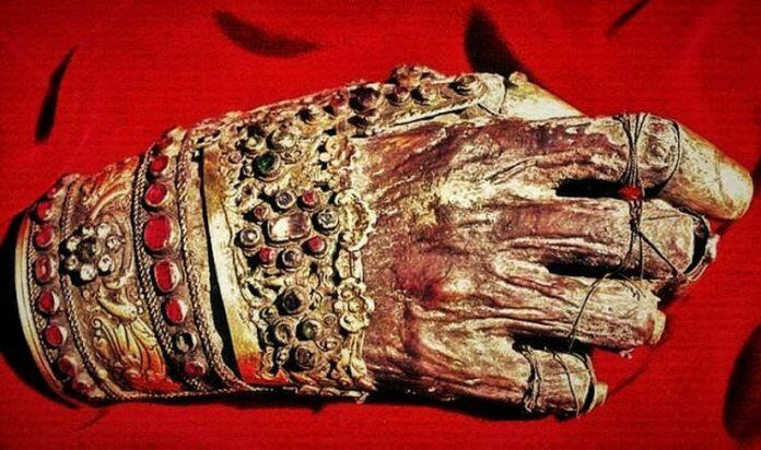 Το άφθαρτο δεξιό χέρι του Αγίου Ιωάννου του Χρυσοστόμου - ΕΚΚΛΗΣΙΑ ...