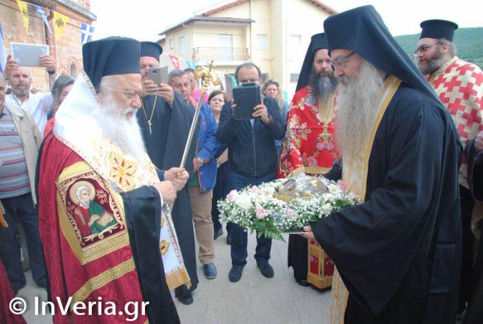 κάρα