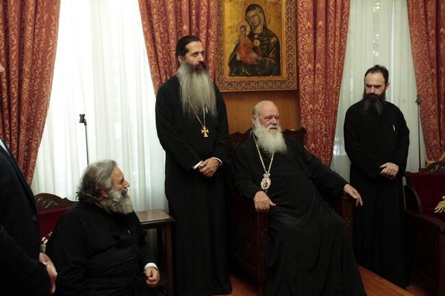Ο Αρχιεπίσκοπος Ιερώνυμος υποδέχτηκε τα στελέχη των κατασκηνώσεων