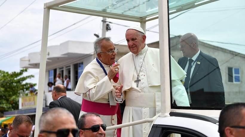 Σοβαρά χτυπημένος ο Πάπας Φραγκίσκος-αίμα στα άμφια