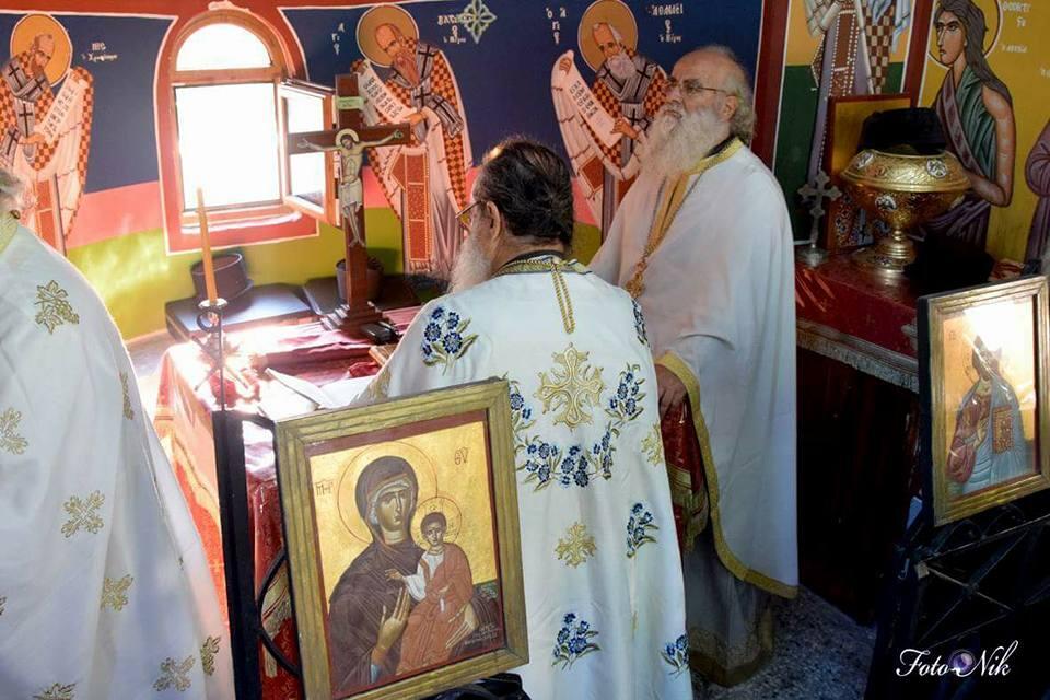 Θεία λειτουργία στο υπέροχο εξωκκλήσι του εν Χώναις θαύματος του Αρχαγγέλου Μιχαήλ στο στρατόπεδο του Μανταμάδου