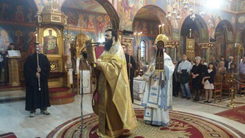 Ο Λευκάδος Θεόφιλος στον Ιερό Ναό Αγίων Κωνσταντίνου και Ελένης Μοσχάτου.