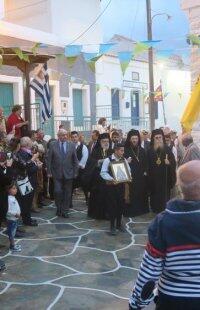 Μητρόπολη Σύρου: Τρισαρχιερατικός Μέγας Εόρτιος Εσπερινός  στη Κύθνο