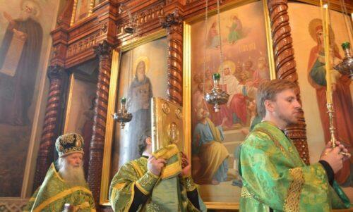 Ο Μητροπολίτης Ιλαρίωνας στη Θεία Λειτουργία της οσιακής κοιμήσεως του Αγίου Σεργίου