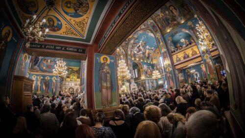 Χιλιάδες πιστοί στην Πανηγυρική Θεία Λειτουργία ενώπιον της Τιμίας Ζώνης της Θεοτόκου 