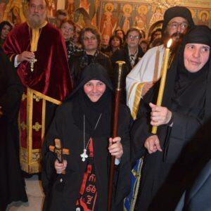 Συγκινημένη η Μοναχή Χριστοφόρα στην Ενθρόνισή της ως Καθηγουμένη στην Ιστορική Μονή Αγίου Νικολάου–Λεμονίων Σαλαμίνος