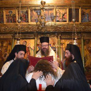 Συγκινημένη η Μοναχή Χριστοφόρα στην Ενθρόνισή της ως Καθηγουμένη στην Ιστορική Μονή Αγίου Νικολάου–Λεμονίων Σαλαμίνος