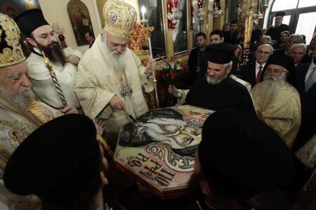 Αρχιεπίσκοπος και πλήθος πιστών τίμησαν τον Άγιο Πορφύριο στη γενέτειρά του, το Αλιβέρι