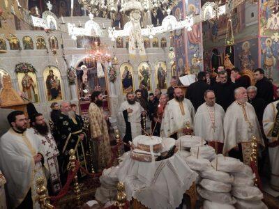 Πάτρα: Εκατοντάδες πιστοί προσκύνησαν την Χείρα του Αγίου Ιερομάρτυρος Ελευθερίου
