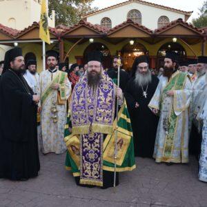 Ελευσίνα: Πλήθος πιστών στην υποδοχή Τιμίου Ξύλου από τα Ιεροσόλυμα