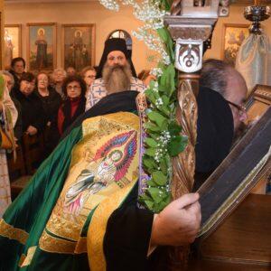 Ελευσίνα: Πλήθος πιστών στην υποδοχή Τιμίου Ξύλου από τα Ιεροσόλυμα
