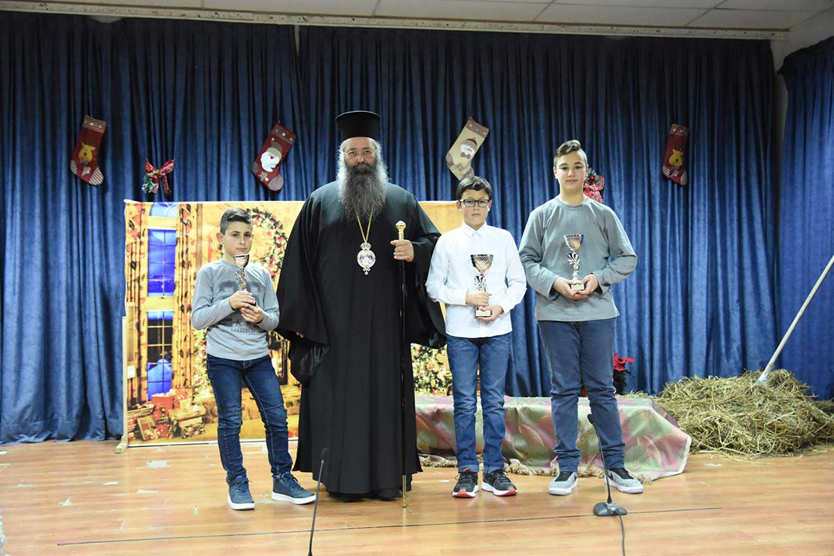 παιδιά Κατηχητικών Ιεράς Μητροπόλεως Κίτρους Γιόρτασαν σε Μεθεόρτιο Χριστουγεννιάτικο Πνεύμα