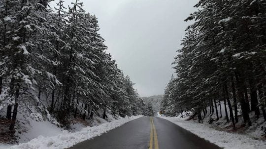 Χιονισμένη Θεία Λειτουργία στα Πριόνια Γρεβενών