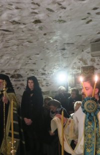 Ερμούπολη: Ο Ερχομός του νέου Έτους στην Κρύπτη του Αγίου Δωροθέου
