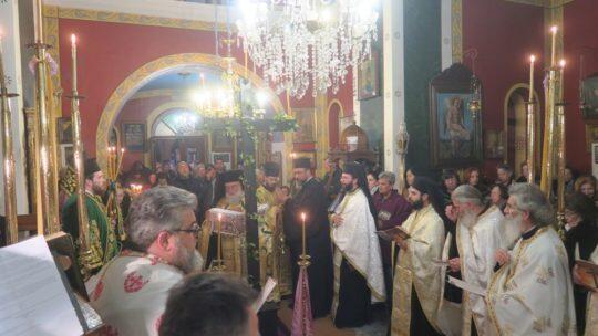 Σύρος: Πλήθος πιστών στους Χαιρετισμούς του Τιμίου Σταυρού
