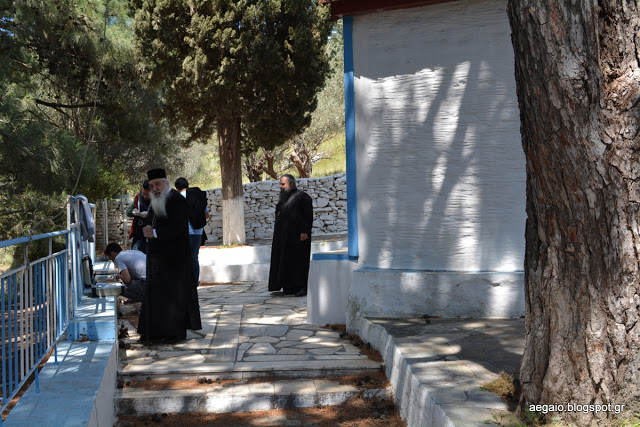Φρίκη στη Σάμο: Πέταξαν εικόνες και έσκισαν την Ελληνική Σημαία σε εκκλησάκι