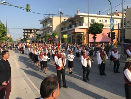 Λάρισα: Πλήθος πιστών στην υποδοχή του Ιερού Λειψάνου του Αγίου Γεωργίου