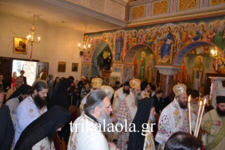 Εκατοντάδες Τρικαλινοί προσκύνησαν τη Χείρα της Αγίας Φωτεινής της Σαμαρείτιδος
