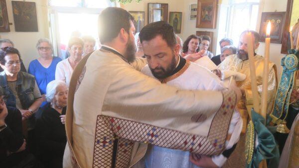 Σύρος: Στον Ναό του Αγίου Θεράποντος ο Μητροπολίτης Δωρόθεος - Χειροτονία Διακόνου