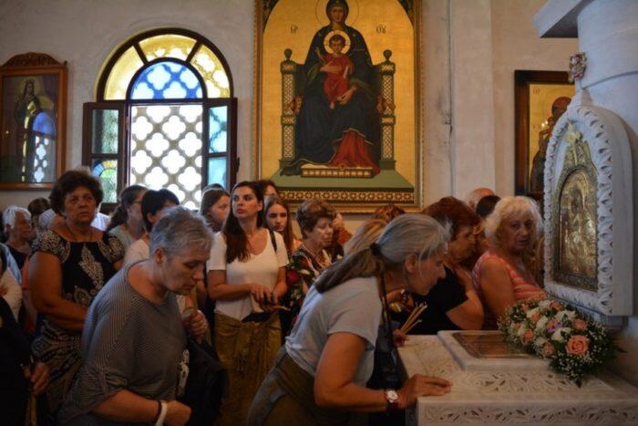 Τήνος: Χιλιάδες πιστοί συνόδευσαν την Εικόνα της Μεγαλόχαρης στην Μονή Κεχροβουνίου