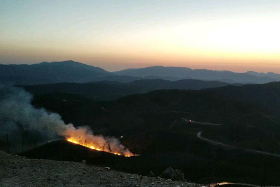 Φωτιά - Κρήτη: Ολονύχτια μάχη με τις φλόγες στα Χανιά - Συγκλονιστικές φωτογραφίες