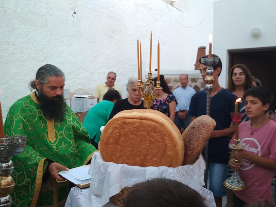 Αγία Ειρήνη Χρυσοβαλάντου: Πανηγυρίζει το γραφικό εκκλησάκι στη Σαντορίνη
