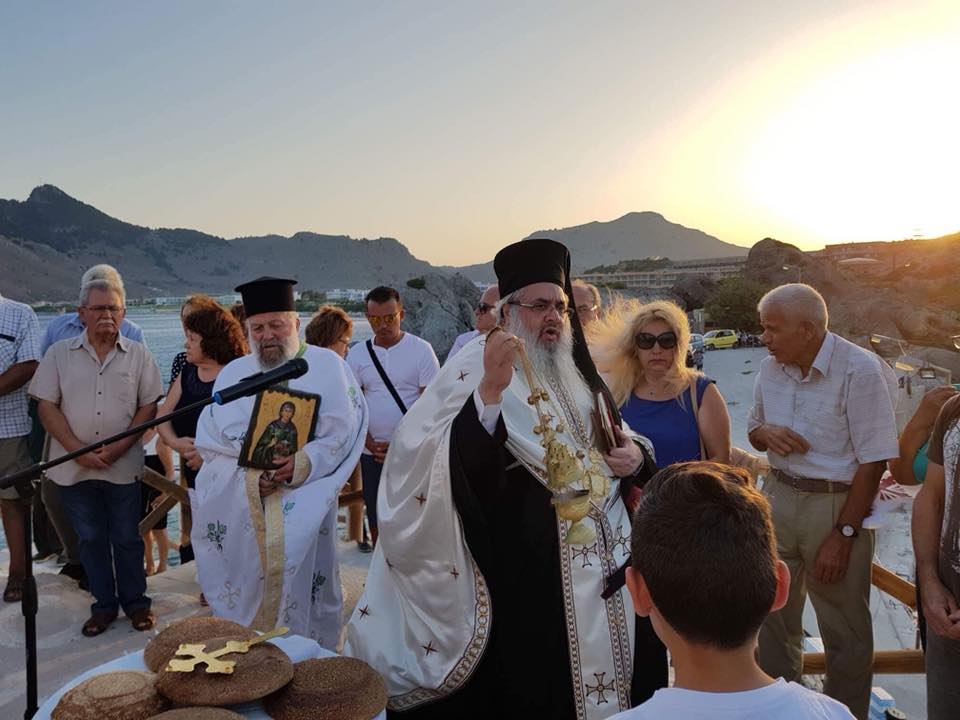 Ρόδος: Κοσμοσυρροή στη λιτάνευση της Αγίας Πελαγίας - Πλήθος σκαφών - Μοναδικές εικόνες