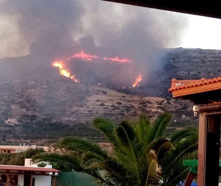 Φωτιά στην Κρήτη - Τώρα: Τεράστια μάχη με τις φλόγες σε Φαλάσαρνα και χωριά στο Ρέθυμνο