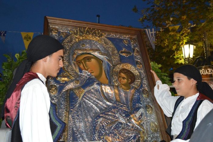 Λευκάδα: Χιλιάδες πιστοί υποδέχθηκαν την Παναγία Παραμυθία από το Αγιο Όρος