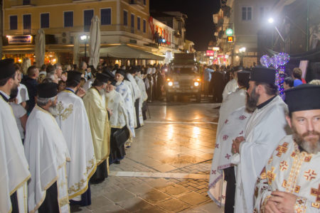 Λευκάδα: Χιλιάδες πιστοί υποδέχθηκαν την Παναγία Παραμυθία από το Αγιο Όρος