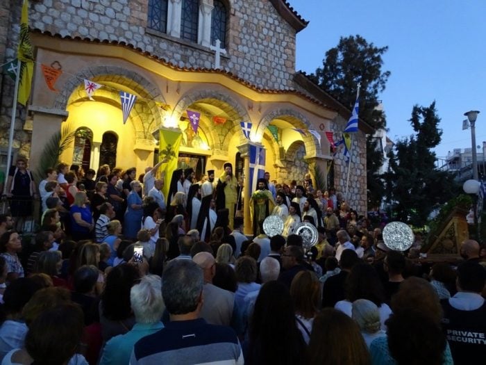 Νέα Ιωνία: Πλήθος πιστών στη λιτάνευση της Ιεράς Εικόνας του Αγίου Ευσταθίου