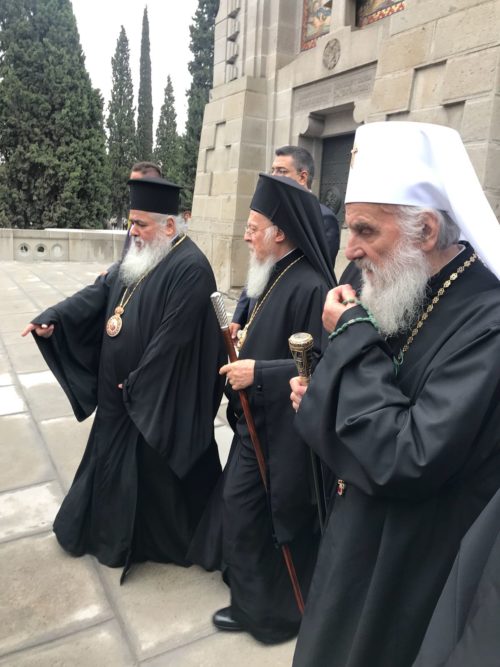 Κατάθεση Στεφάνων από Οικουμενικό Πατριάρχη και Σερβίας Ειρηναίο