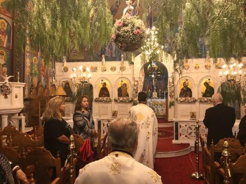 Αγία Ματρώνα ΤΩΡΑ: Μικροί και μεγάλοι προσκυνούν την Τίμια Κάρα της Αγίας Παρασκευής - Μεθέορτος Εσπερινός