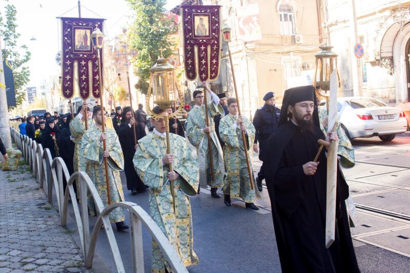 Άγιος Δημήτριος - Ρουμανία ΤΩΡΑ: Χιλιάδες προσκυνούν τα Ιερά Λείψανα