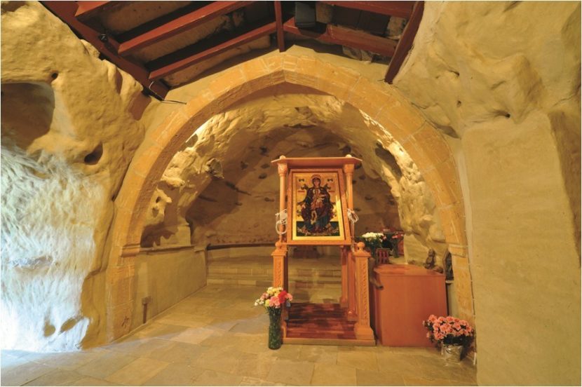Δέος στην Κύπρο: Δάκρυσε η Παναγία της Χρυσοσπηλιώτισσας (ΒΙΝΤΕΟ) - ΕΚΚΛΗΣΙΑ  ONLINE