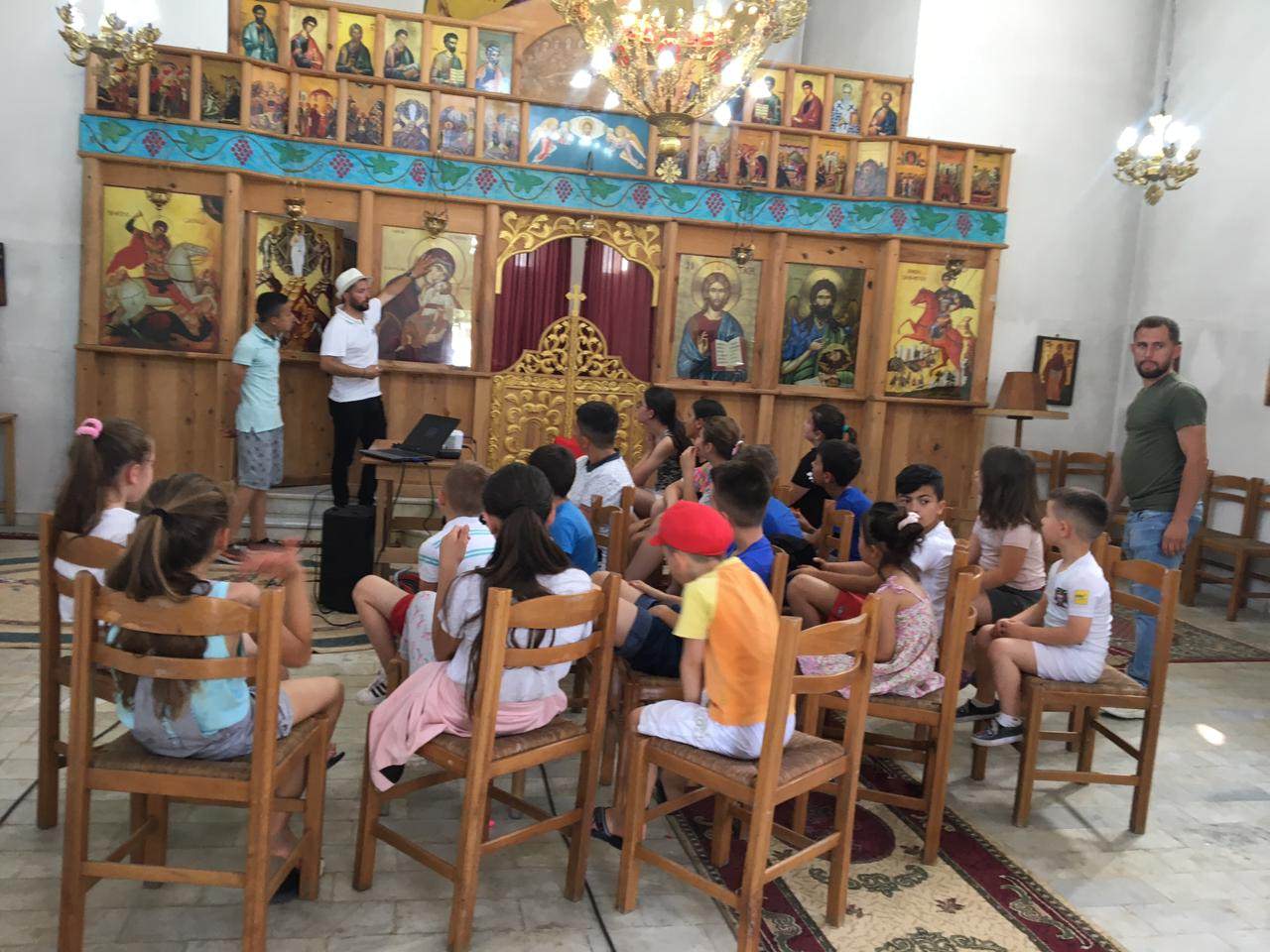 Εκκλησία Αλβανίας μικρά παιδιά