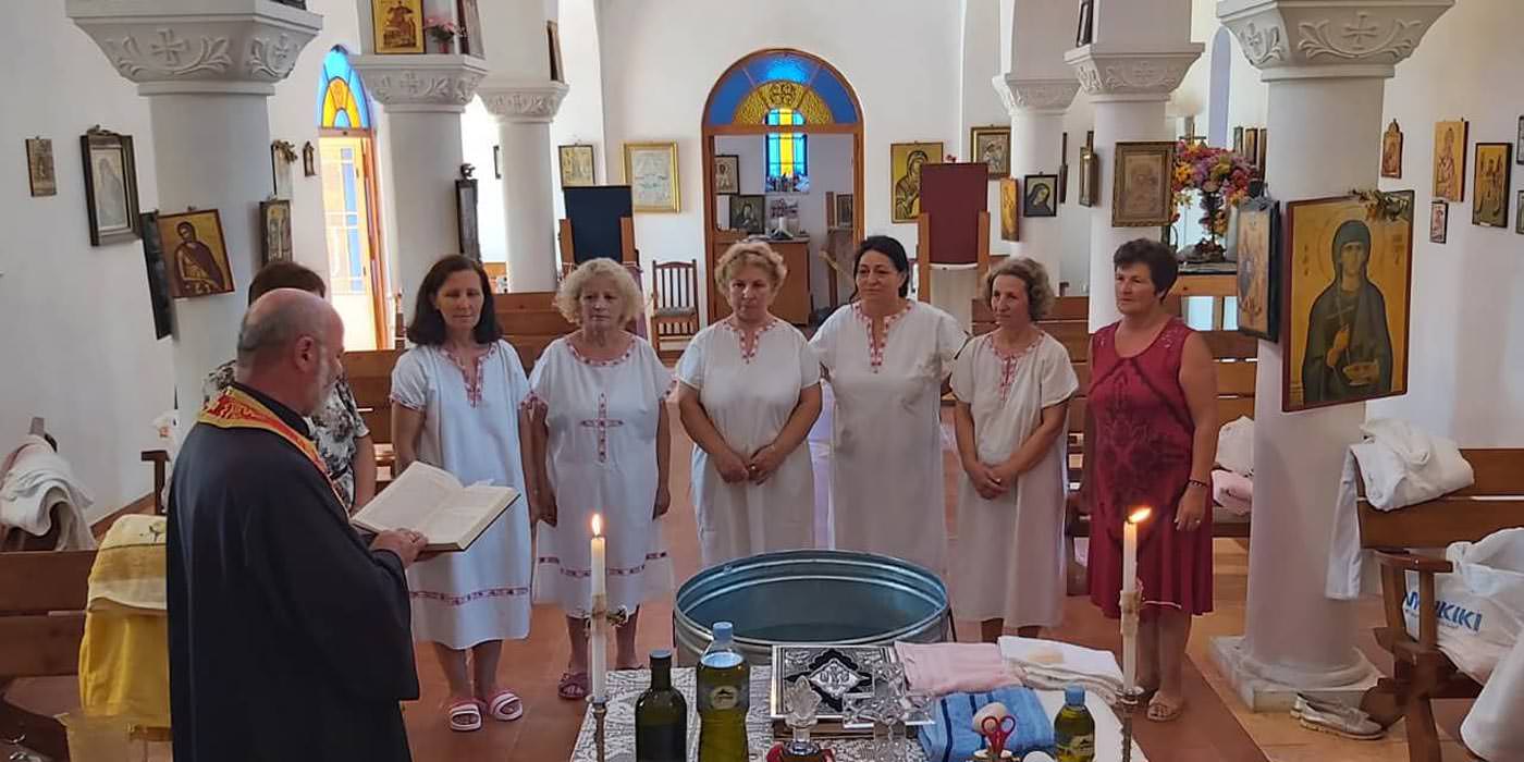 Βάπτιση σε χωριό της Αλβανίας Γυναίκες