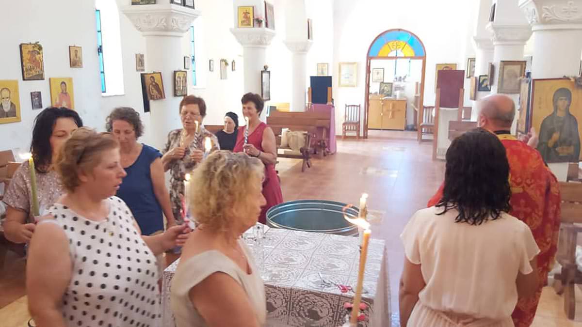 Βάπτισμα γυναικών σε χωριό της Αλβανίας
