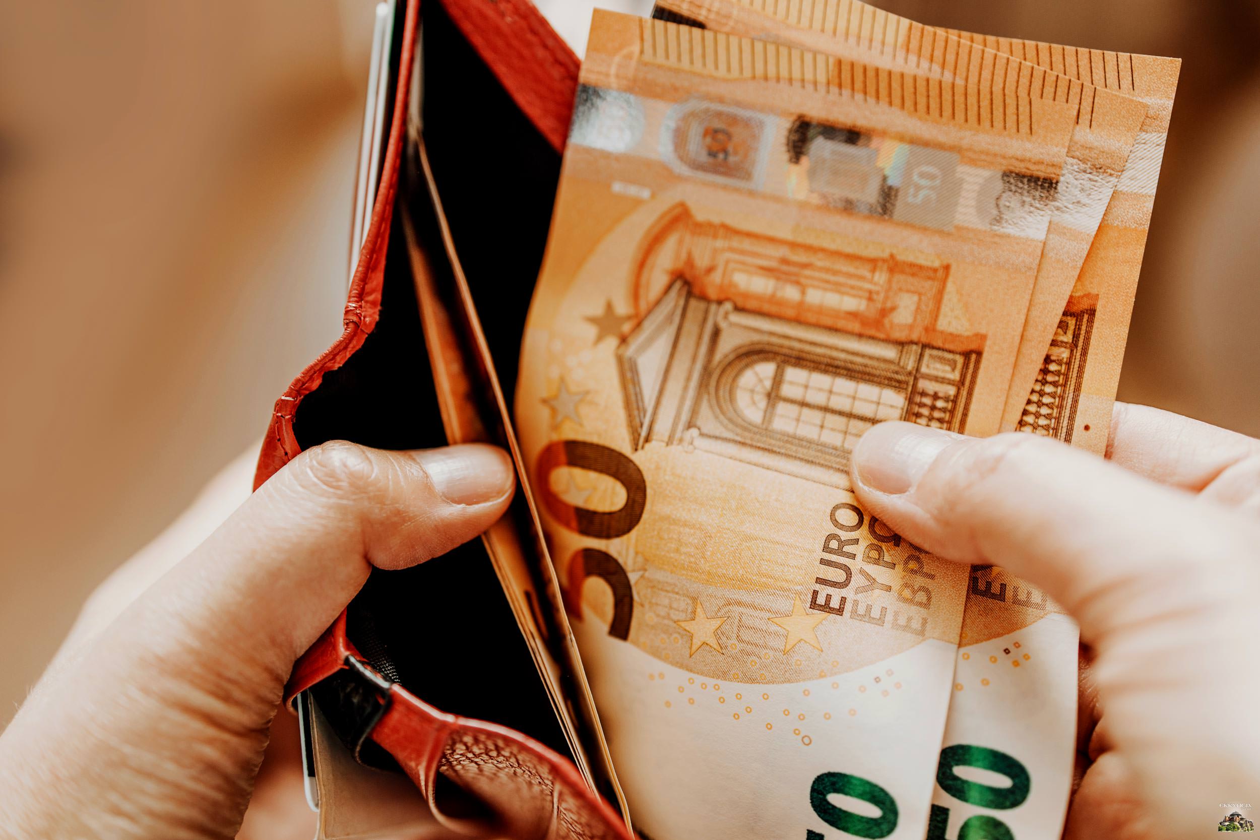 επιδόματα πληρωμές euros πορτοφόλι