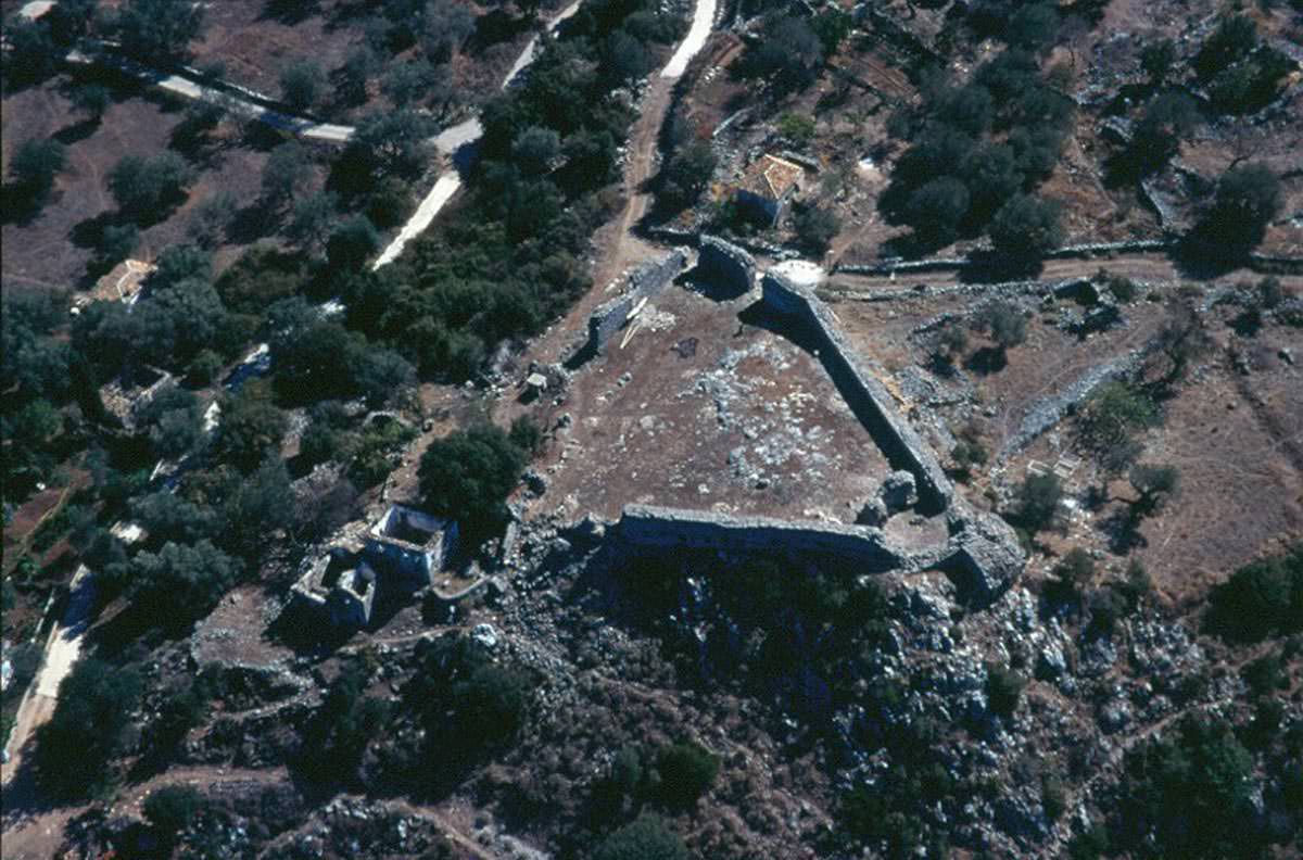 παμπάλαιο Μοναστήρι και Βυζαντινό τείχος