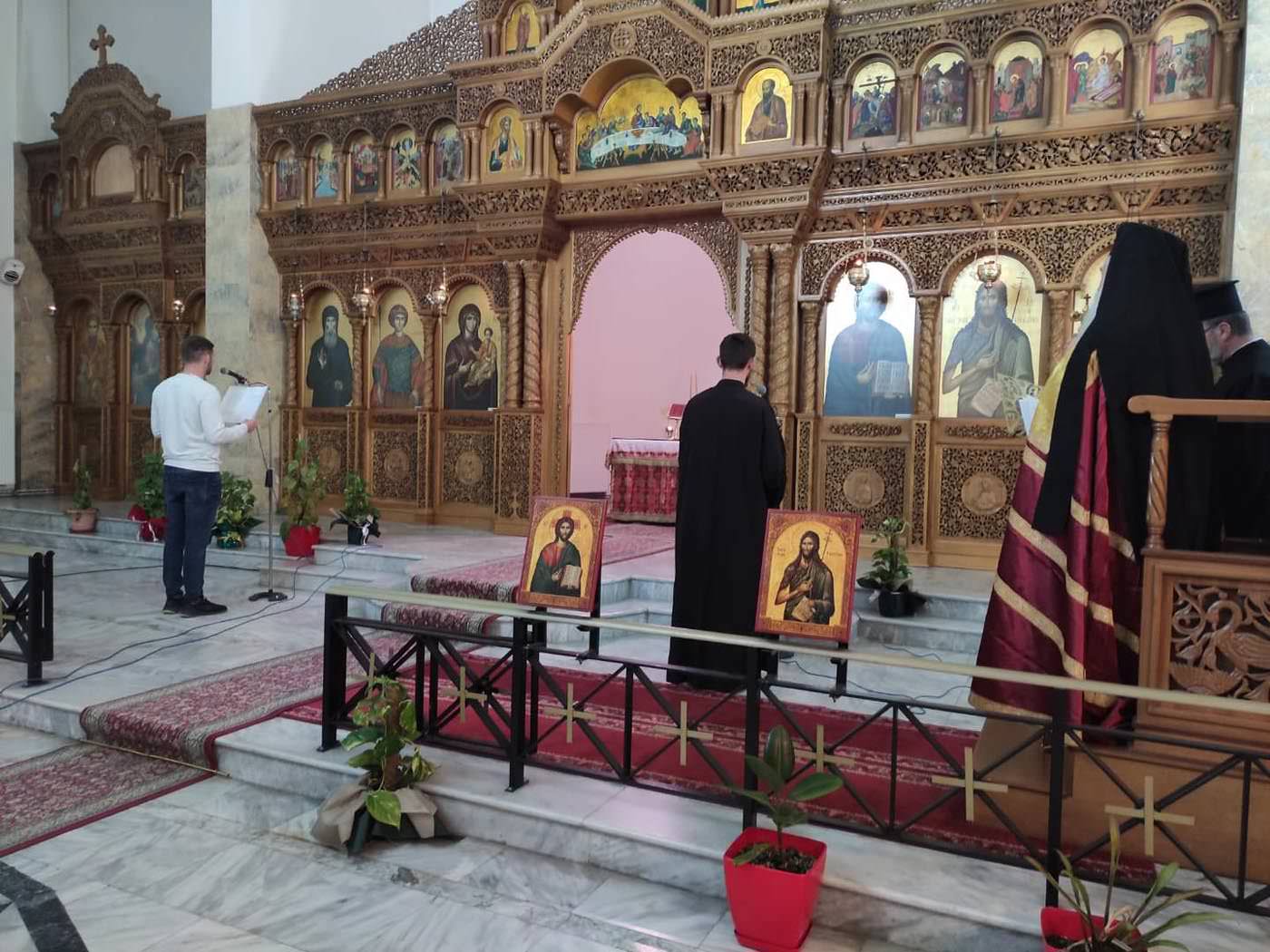 Ακάθιστος Ύμνος στην Εκκλησία της Αλβανίας Φίερι