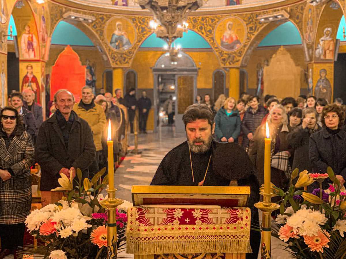 Ακάθιστος Ύμνος στην Εκκλησία της Αλβανίας Κορυτσά