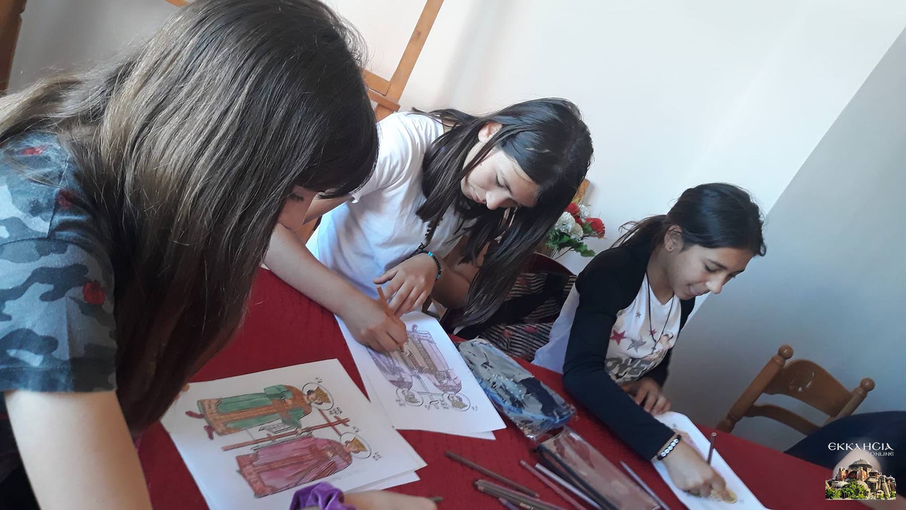 Αυλώνα παιδιά κατηχητικού ζωγράφισαν εικονογραφίες των αγίων Κωνσταντίνου και Ελένης