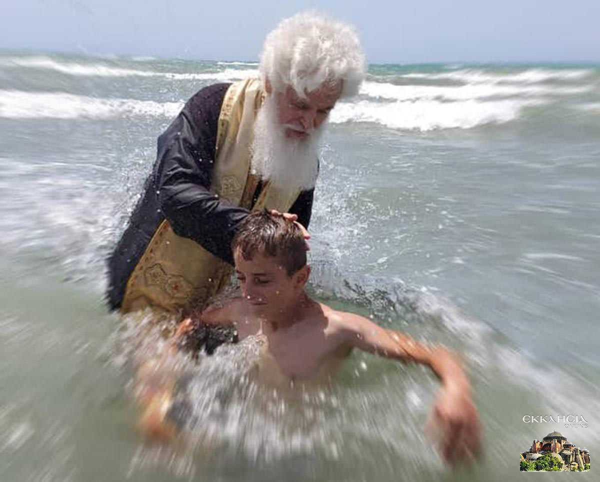 Βάπτιση σε θάλασσα Μητρόπολη Φίερι Αλβανίας