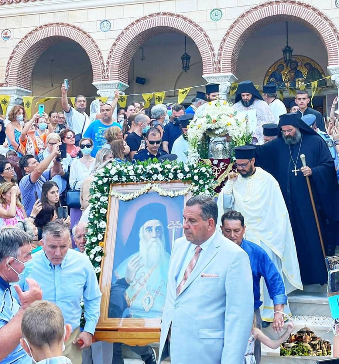 Λαμπρά εορτάστηκε η ανακομιδή των λειψάνων του αγίου Νεκταρίου στην Αίγινα