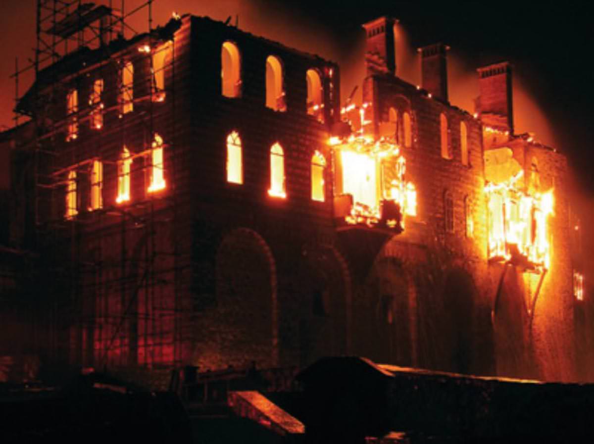 καταστροφική φωτιά στην Ιερά Μονή Χιλανδαρίου