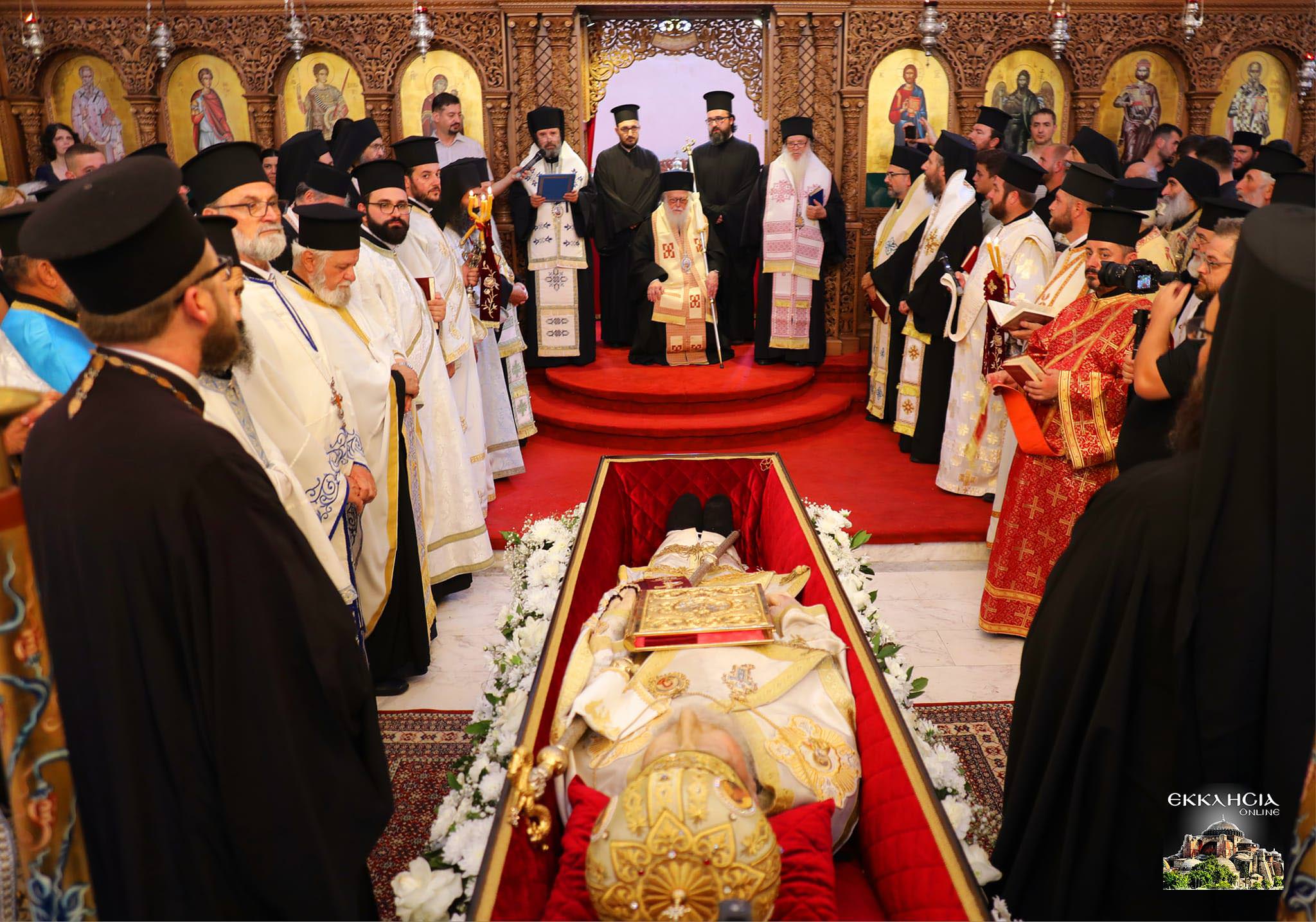 Εξόδιος Ακολουθία του αοιδίμου Μητροπολίτου Μπερατίου κυρού Ιγνατίου