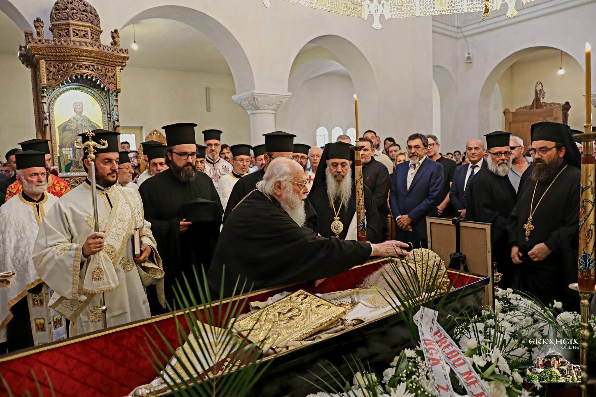 Ταφή του αοιδίμου Μητροπολίτου Μπερατίου κυρού Ιγνατίου