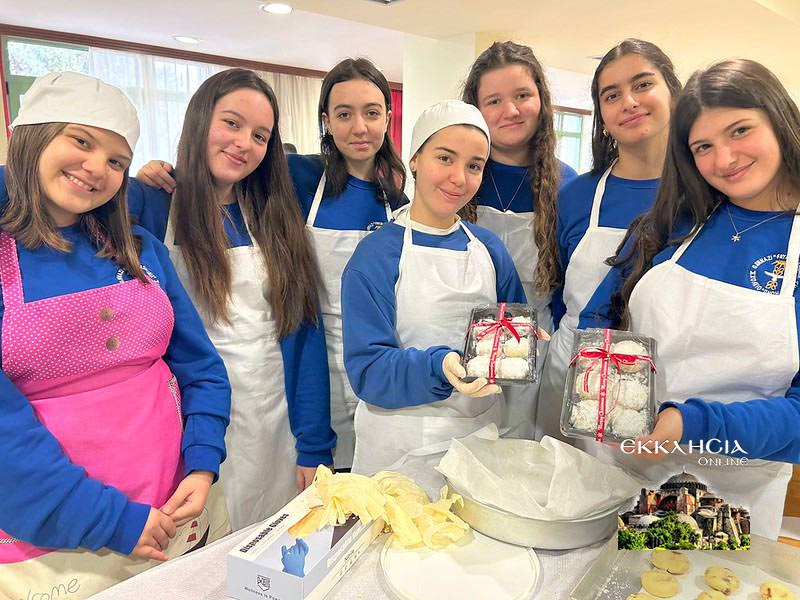 Νέοι στην Αλβανία στηρίζουν φτωχά άτομα